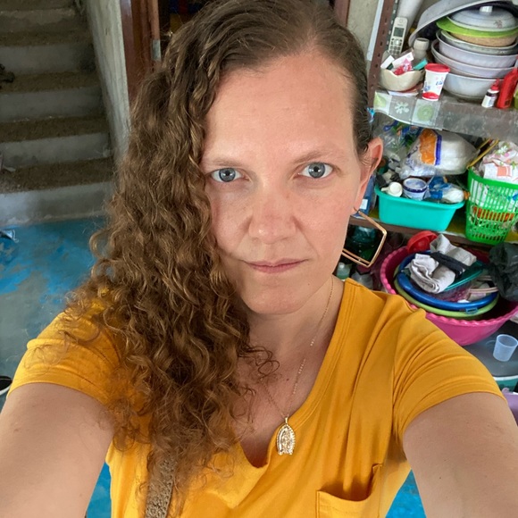 Meet your Posher, Courtney - Picture 2 of 5